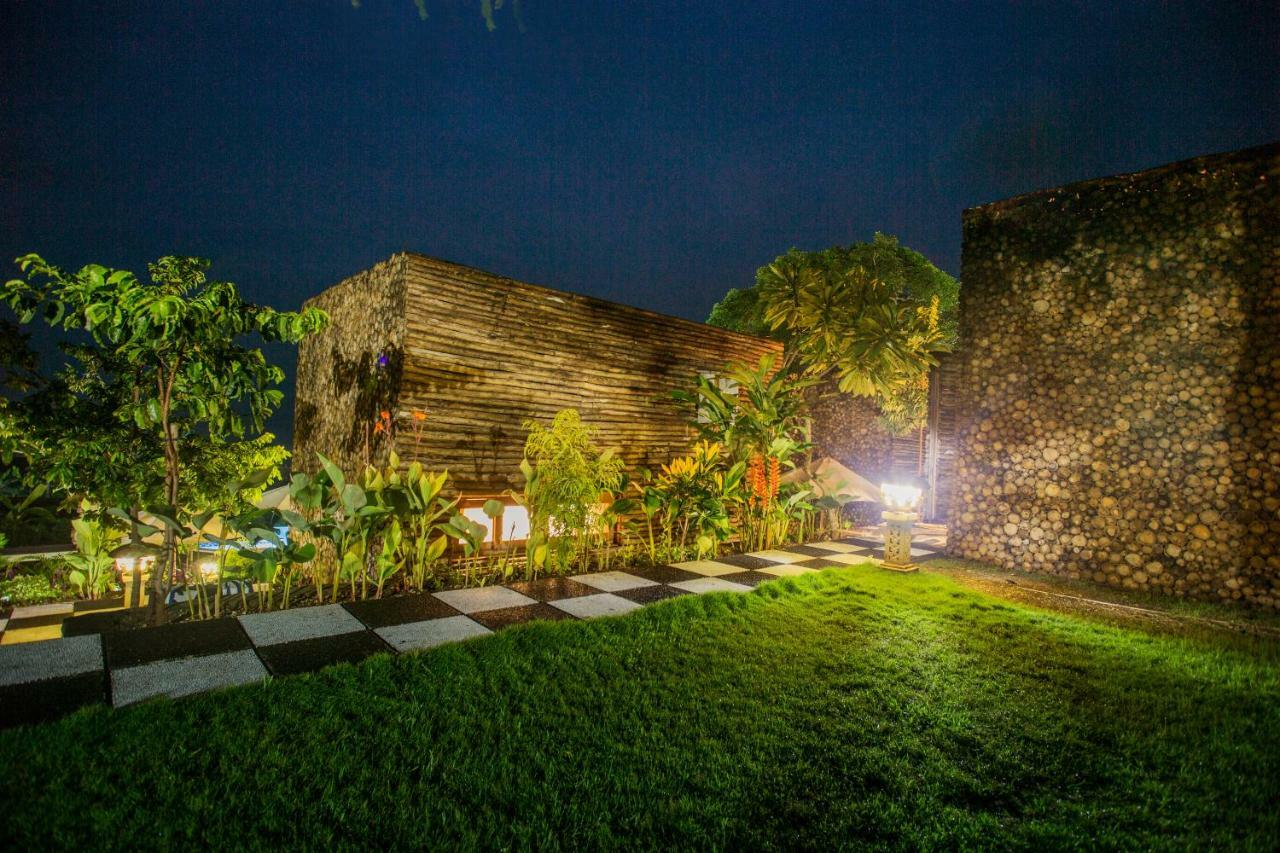 Kabeh Jati Garden Villa & Restaurant Tanglad Exterior photo